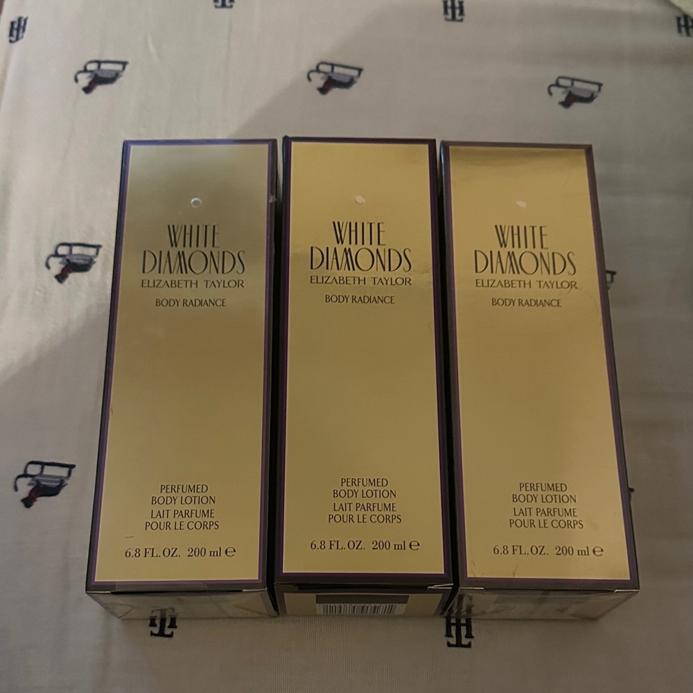 White Diamonds Elizabeth Taylor Perfumed Body Lotion - Gold Packaging (3)